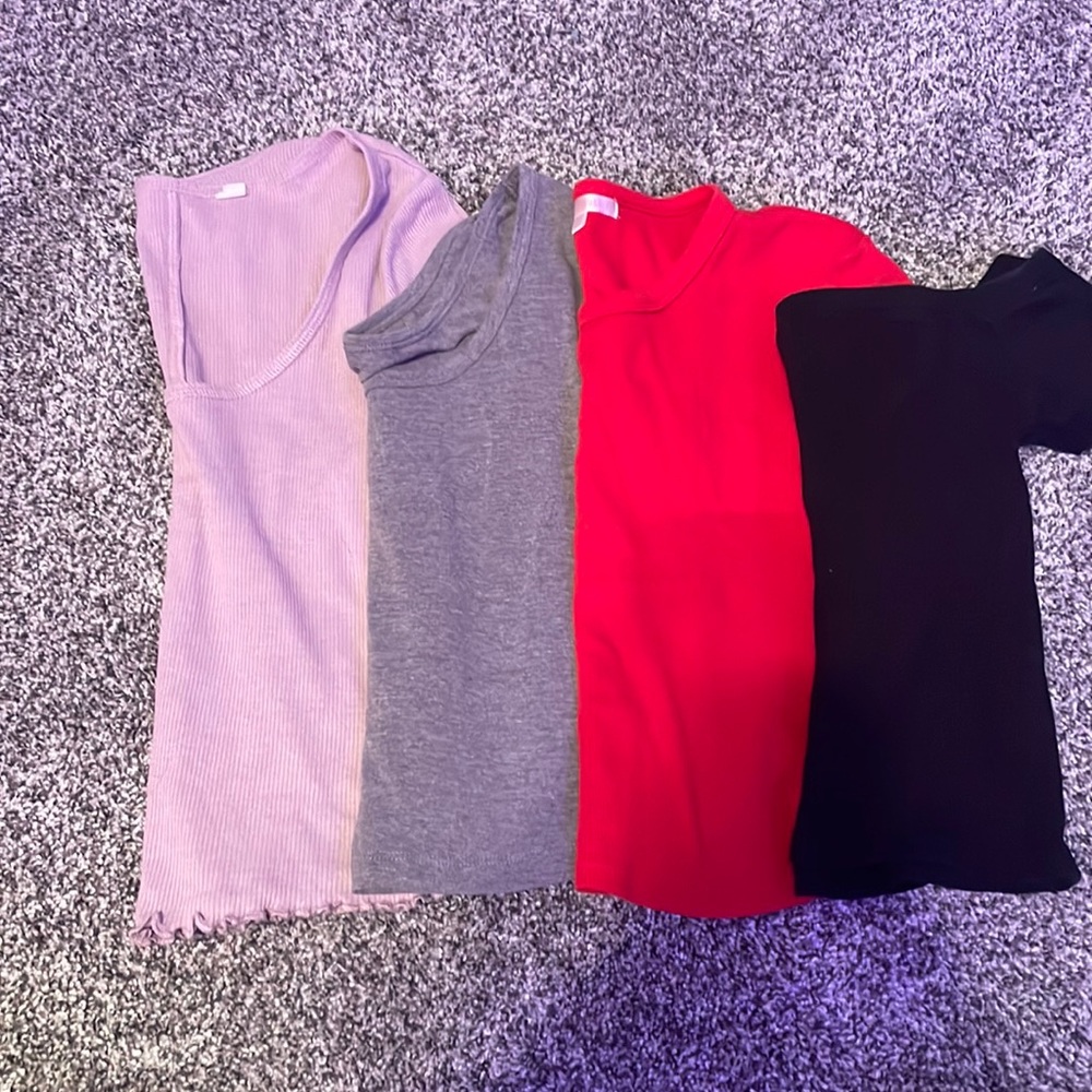 4 Solid Colored Cropped T-Shirts - image 1